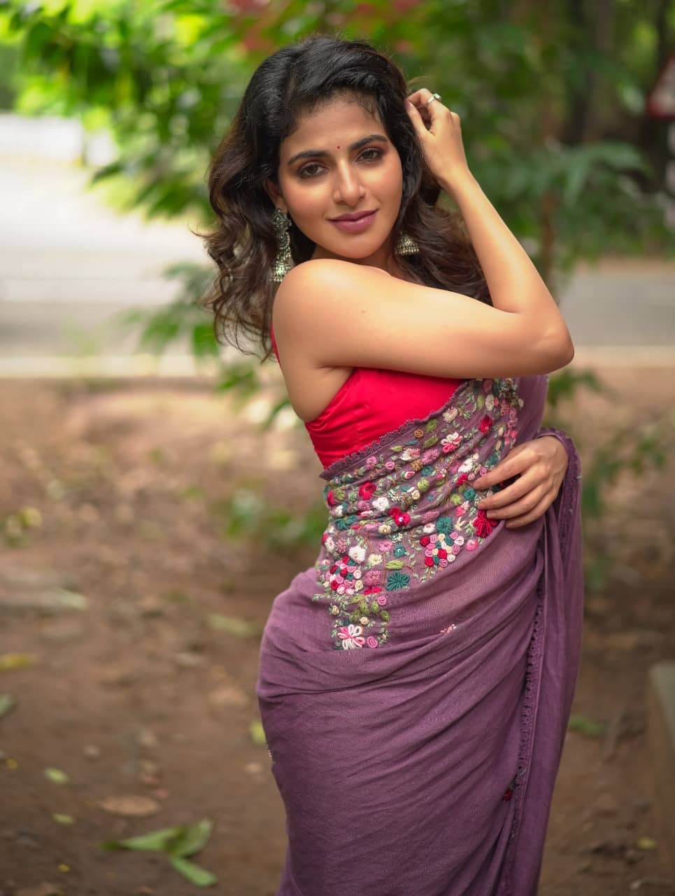 Actress Iswarya Menon hot Photos gallery cum biography