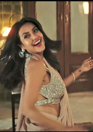 Actress-priya-anand-hot-sleeveless-saree-photos-11-06-2021