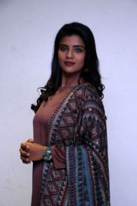 actress-aishwarya-rajesh-Beautiful-kanaa-movie-lead-actress-hot-seductive boobs-photoshoot-stills