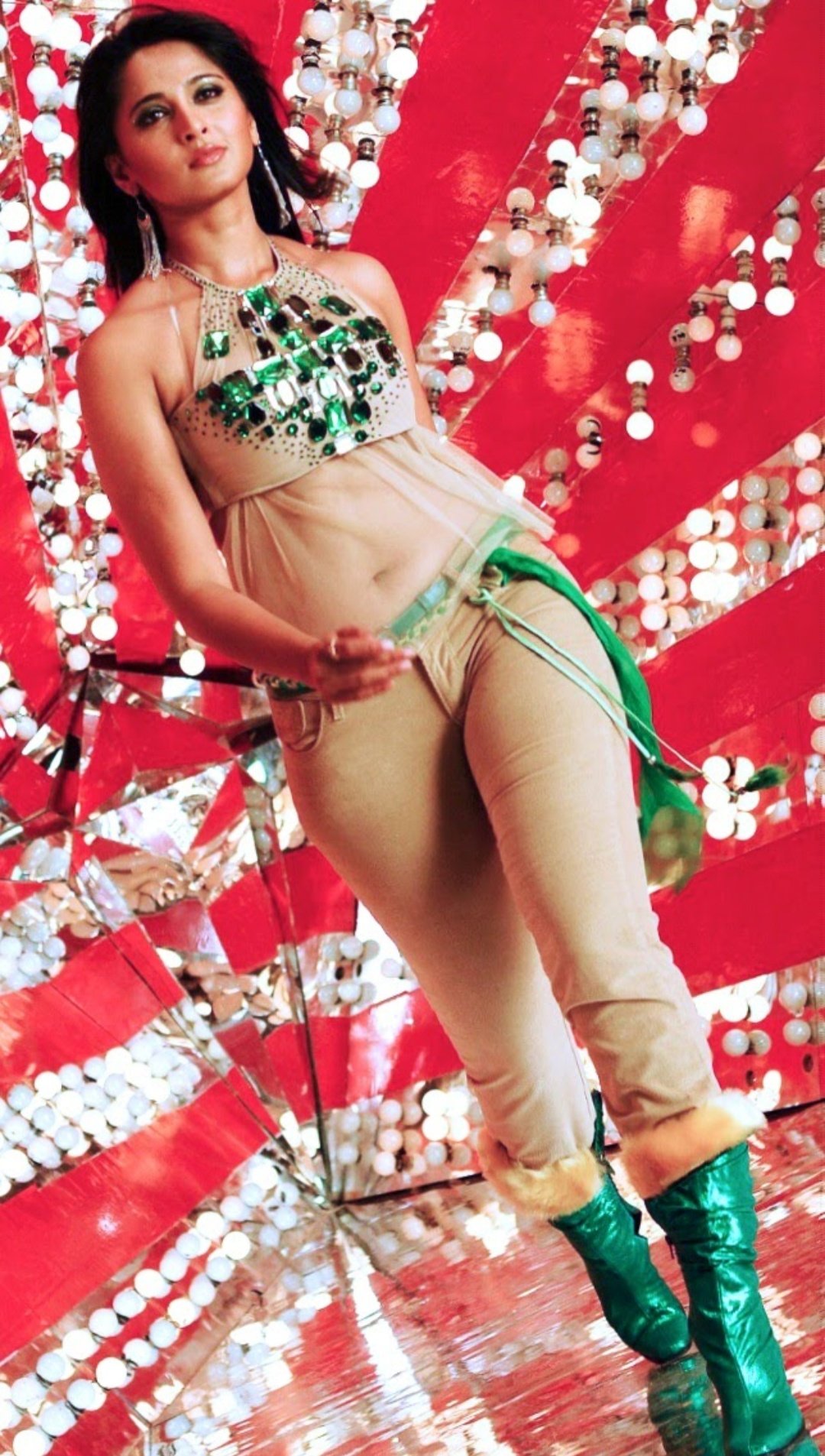 Actress Anushka Shetty biography body meaurements photo gallery