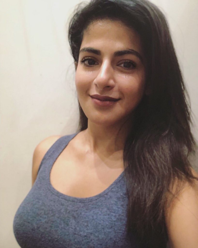 Actress Iswarya Menon hot Photos - Tamil Cine Stars