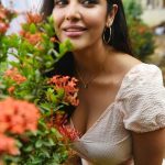 priya_anaand2-LKG-movie-lead-actress-sexy-hot-boobs-cleavage-beauty-stills-tamilcinestars